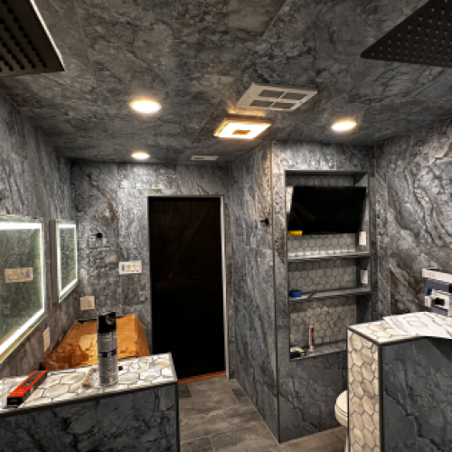 1740601210010_8.4_bathroom_1